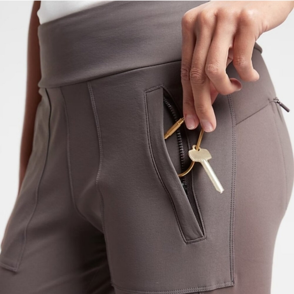 Athleta Plus Size Headlands Hybrid Cargo Pant Leggings. Gray Olive. Size 14 - Picture 6 of 9